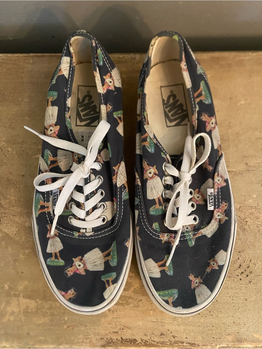 Vans Collectible Navy Hula Girl Print Lace-Up Sneakers size 9
